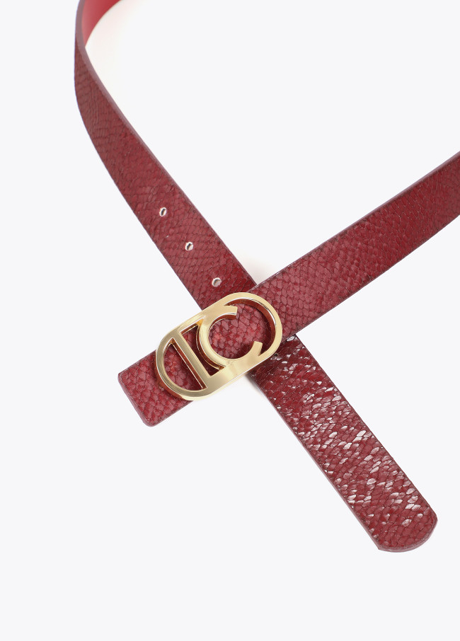 Reversible belt with snakeskin texture