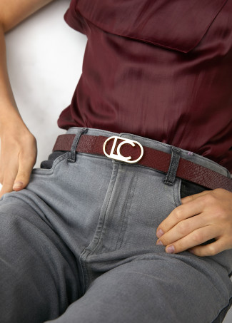 Reversible belt with snakeskin texture