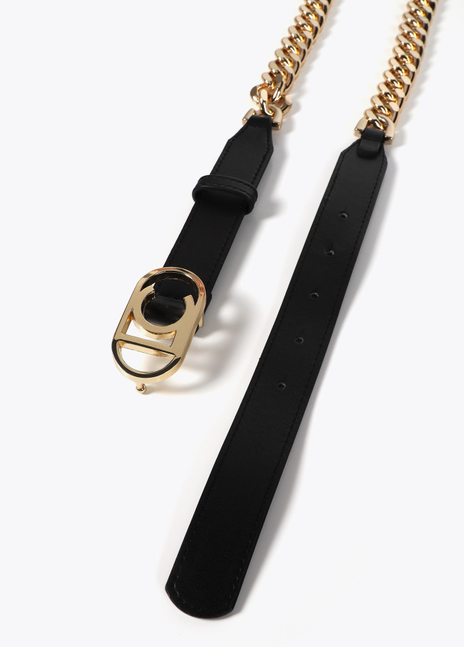 Chain belt with oval logo