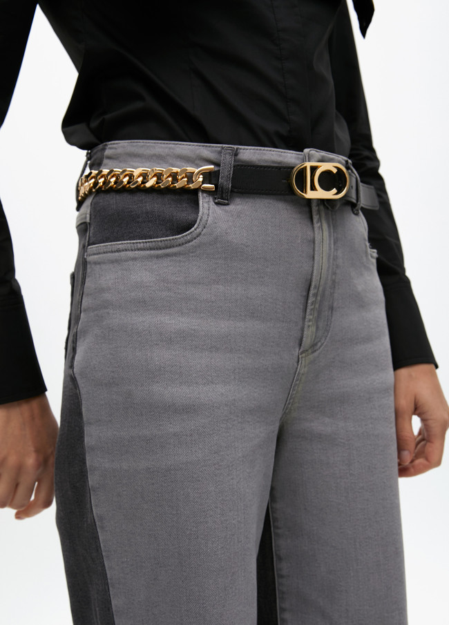 Chain belt with oval logo
