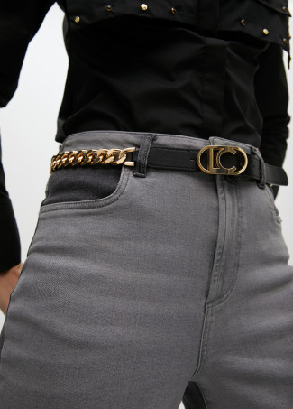 Chain belt with oval logo