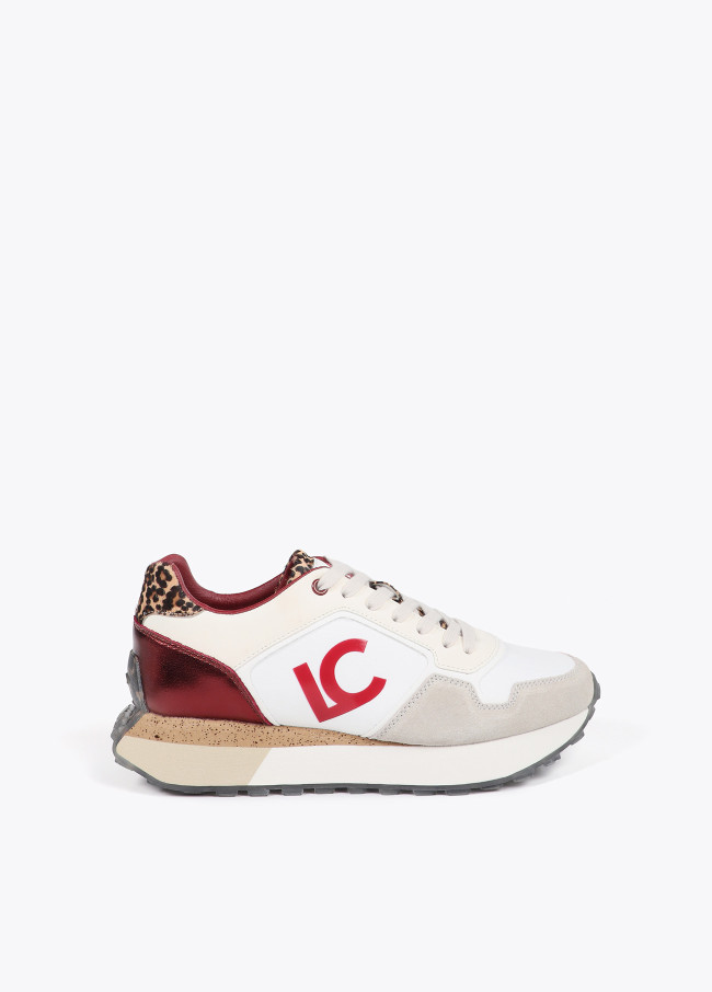 Deportiva con suela personalizada y estampado...
