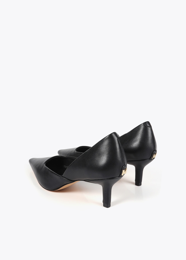 Low-cut stiletto heel shoe