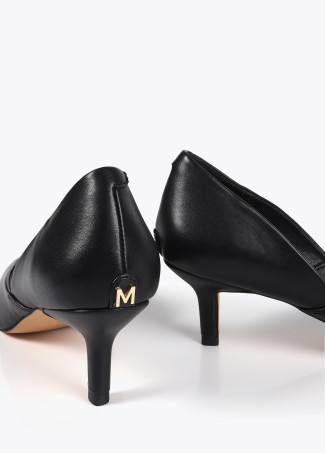 Zapato de tacón tipo stiletto escotado