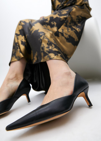 Zapato de tacón tipo stiletto escotado