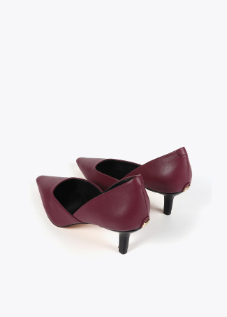Zapato de tacón tipo stiletto escotado