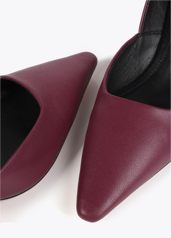 Low-cut stiletto heel shoe