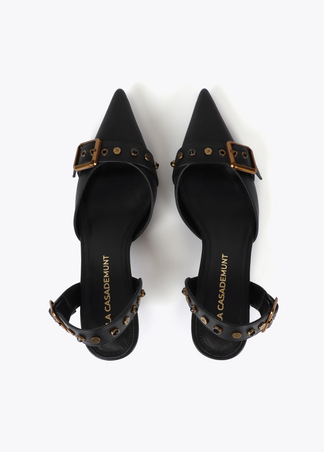 Zapato de tacón destalonado