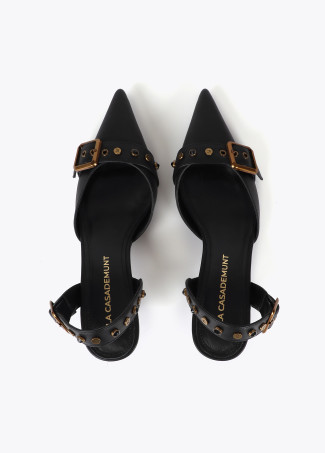 Zapato de tacón destalonado