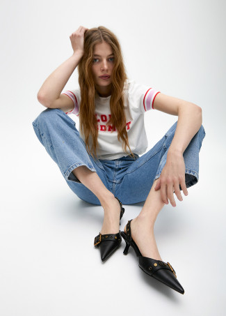 Zapato de tacón destalonado