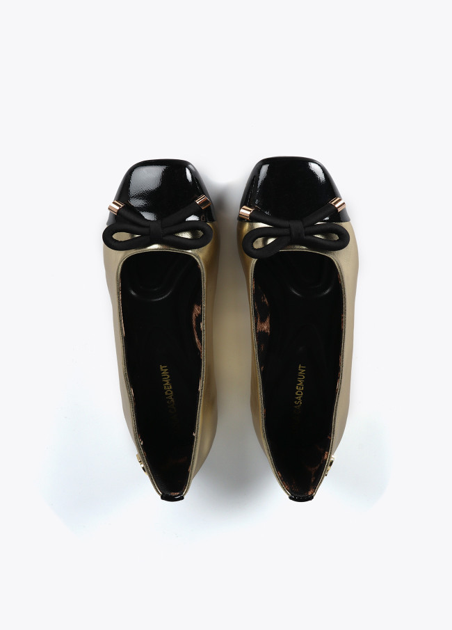 Ballet flats with round toe and front bow detail