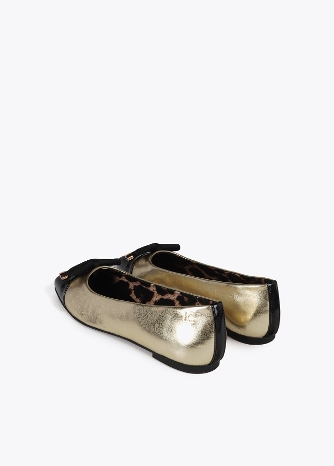 Ballet flats with round toe and front bow detail