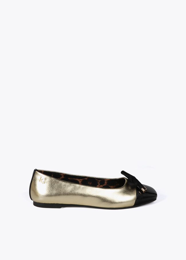Ballet flats with round toe and front bow detail