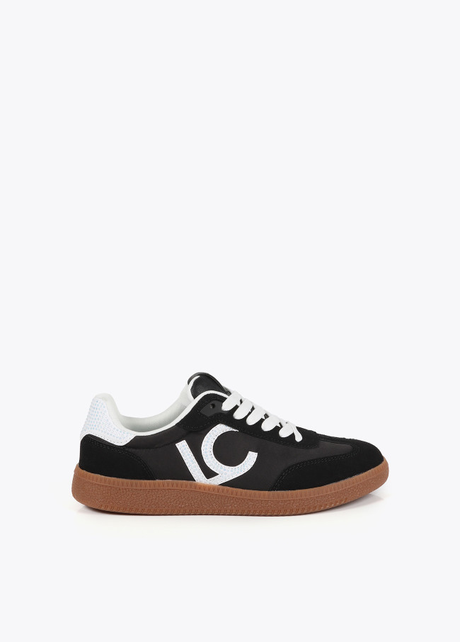 Deportiva en tejido tipo nylon con detalles de...