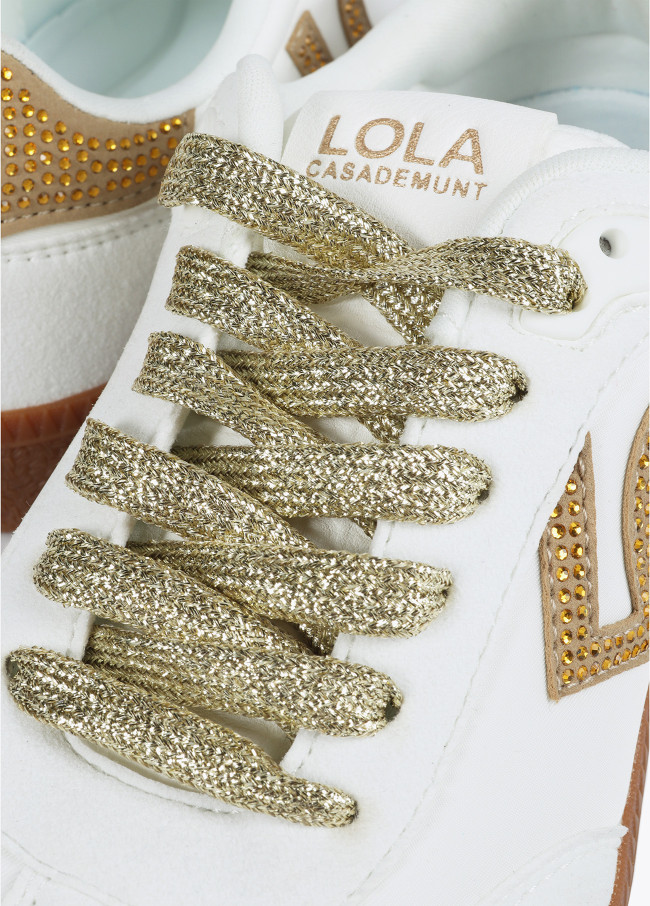 Sapatilha em tecido tipo nylon com detalhes de...