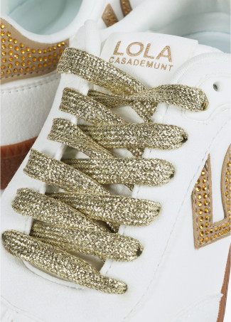 Sapatilha em tecido tipo nylon com detalhes de strass