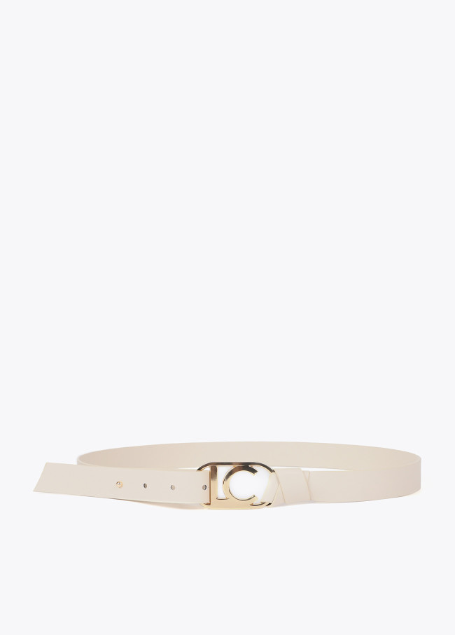 Chain belt with oval logo