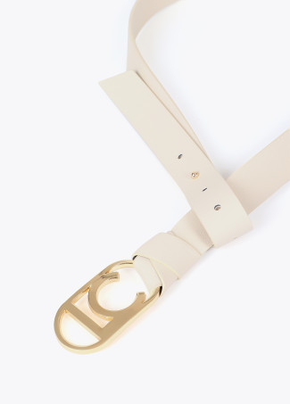 Chain belt with oval logo