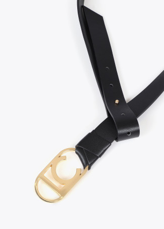 Chain belt with oval logo