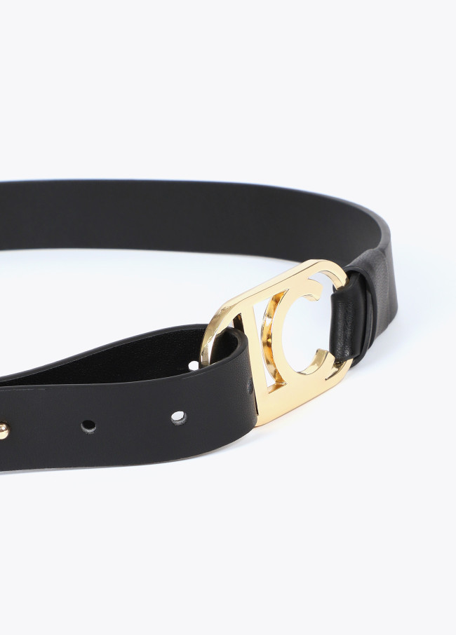 Chain belt with oval logo