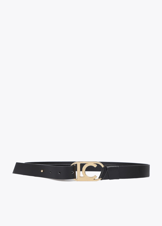 Chain belt with oval logo