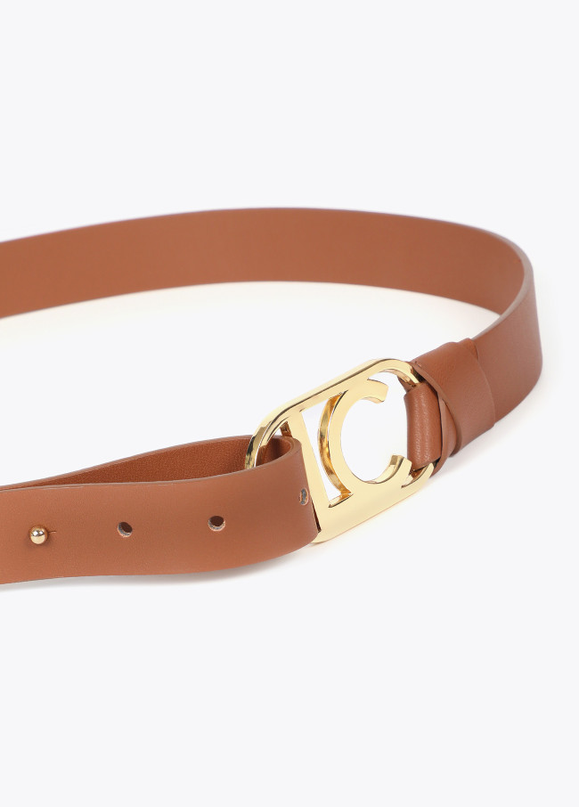 Chain belt with oval logo