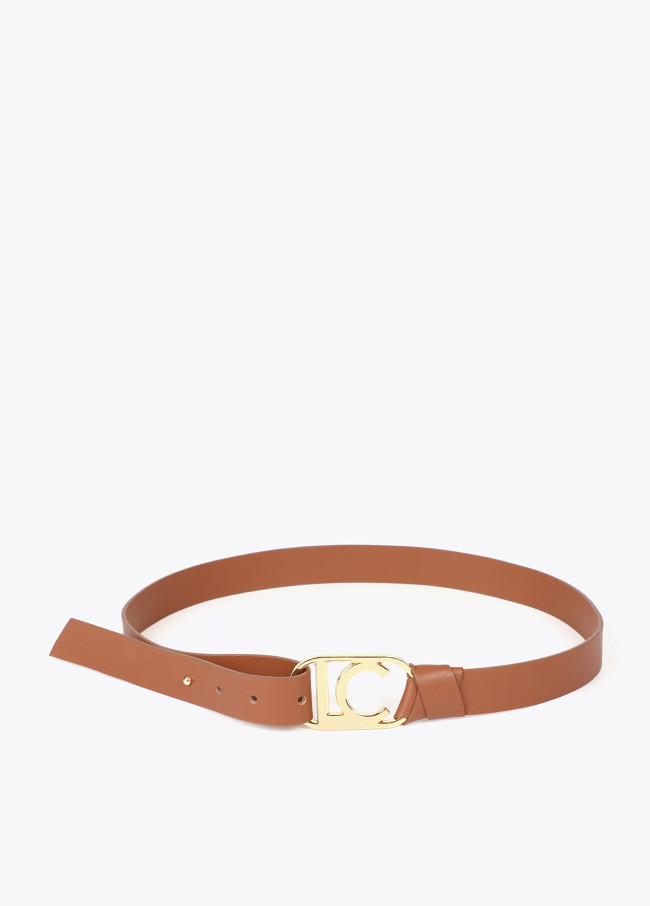 Chain belt with oval logo