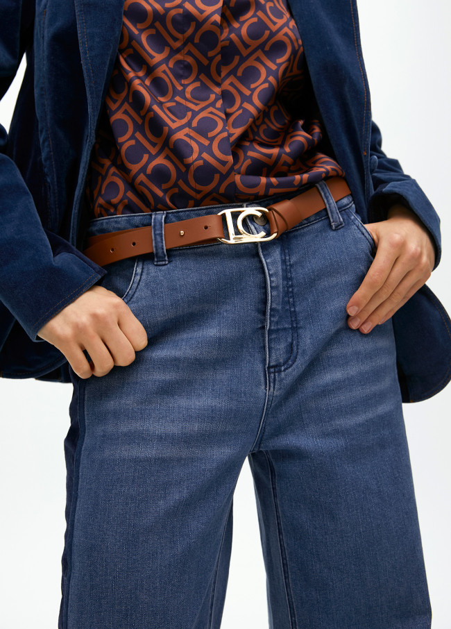 Chain belt with oval logo