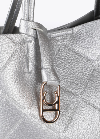 Shopper en simili cuir monogramme losanges logo ovale pendentif