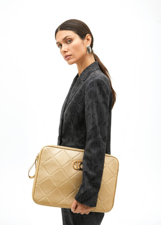 Capa para computador monograma losangos dourada