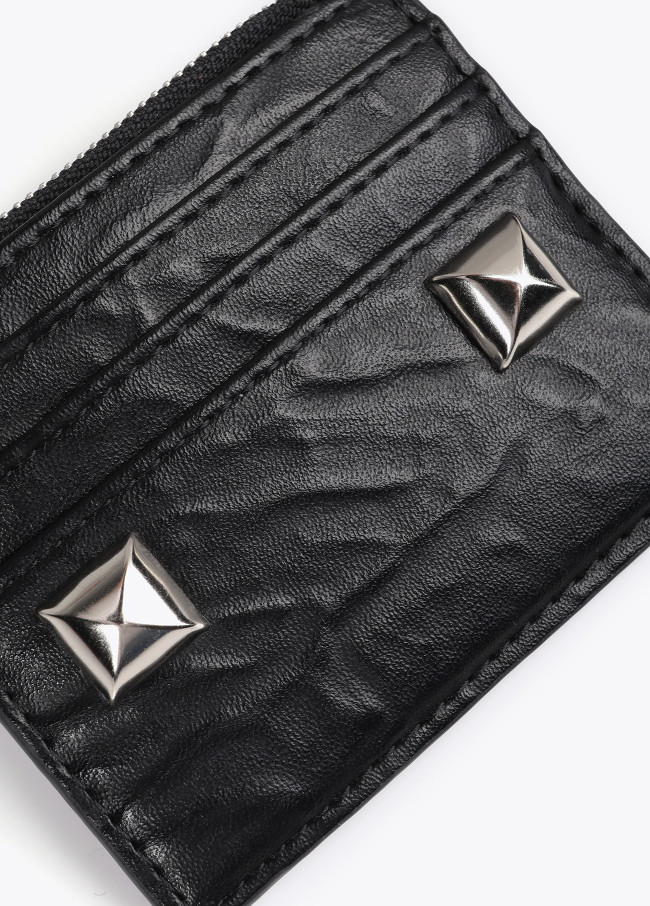 Wrinkled faux leather card holder with XL studs