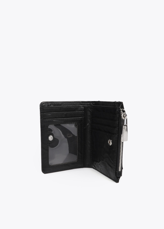 Portafoglio effetto pelle rugosa con borchie