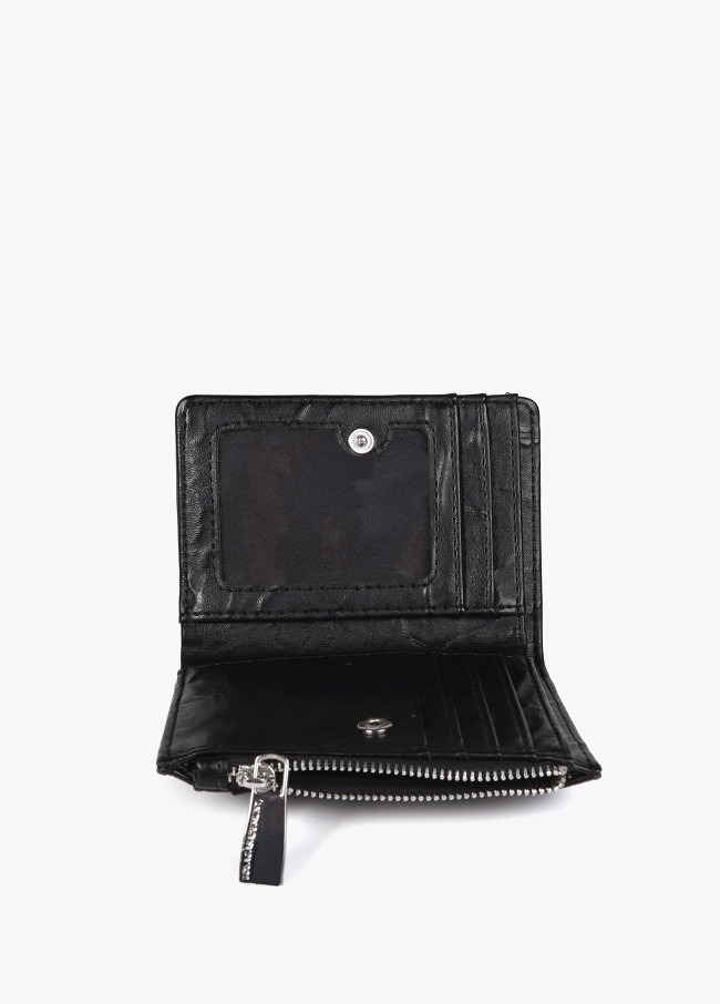 Portafoglio effetto pelle rugosa con borchie