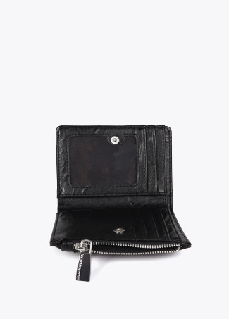 Wrinkled faux leather purse with XL studs