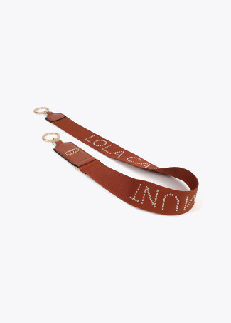 Tasche Riemen mit Metallnieten und Logo