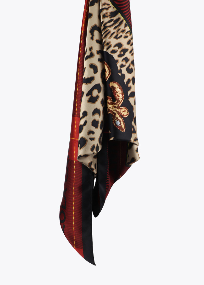 Lenço animal print e tartan