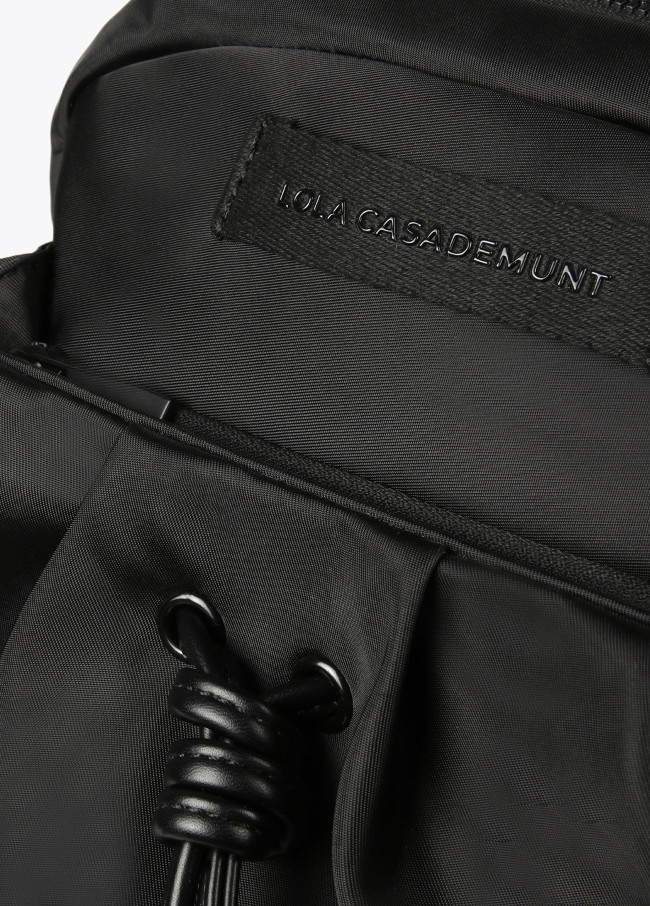 Mochila Nylon asas logotipadas a contraste