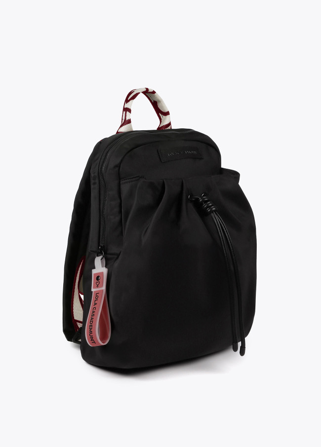 Mochila Nylon asas logotipadas a contraste