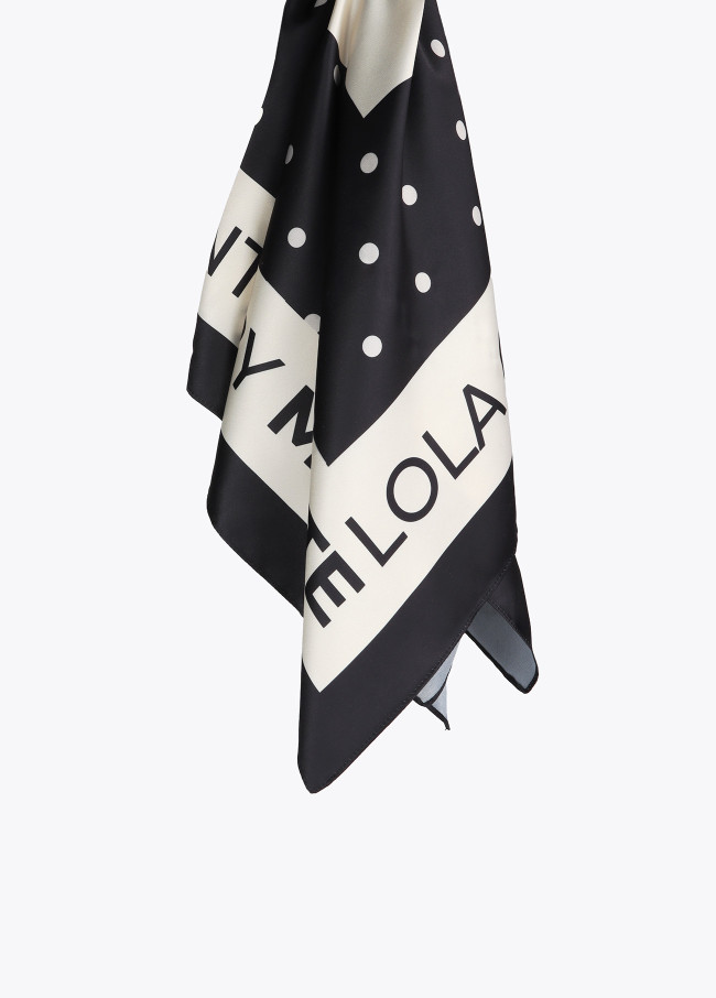 Pañuelo estampado topitos