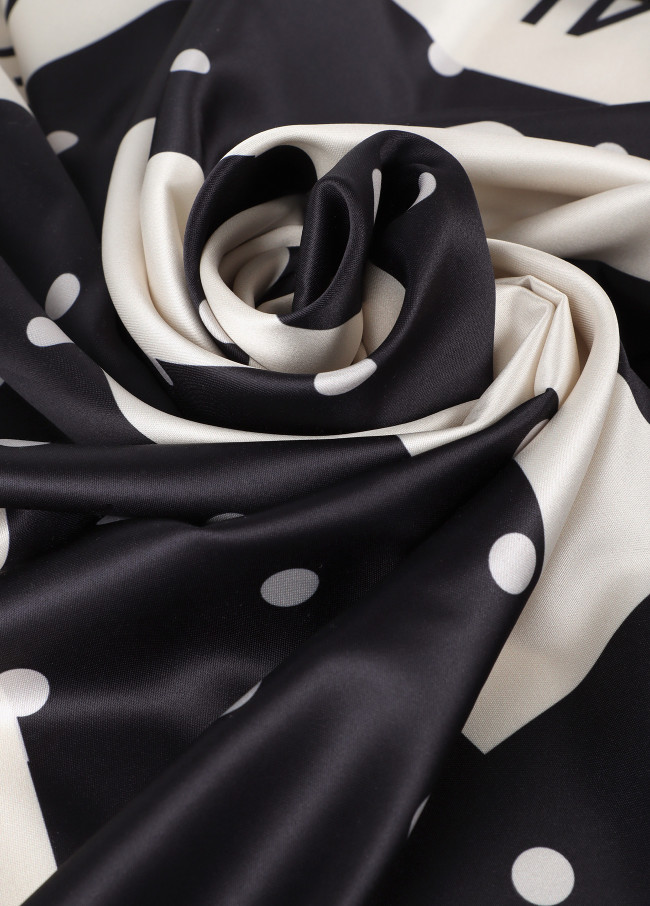 Polka dot print scarf with large M