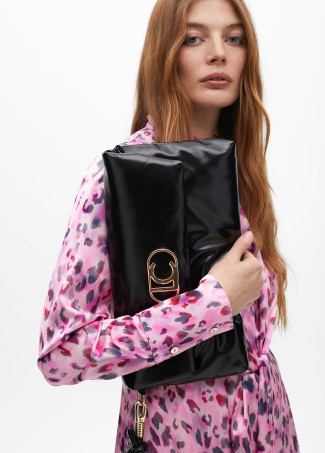 Pochette matelassée effet métallique avec logo LC ovale