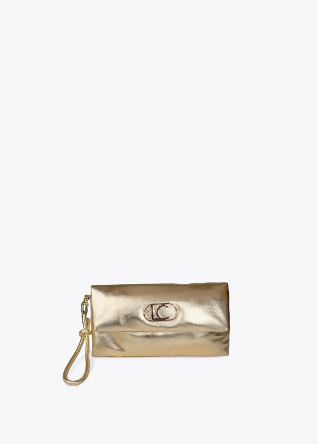 Cartera de mano acolchada de efecto piel...