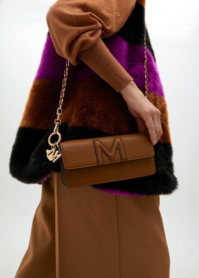 Bandolera baguete con M relieve