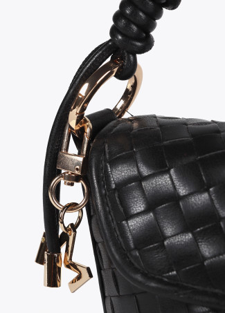 Crossbody bag with flap in braided faux leather material