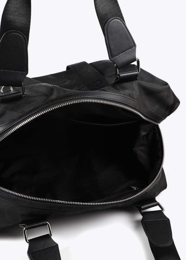 Borsa weekend in nylon jacquard camouflage.