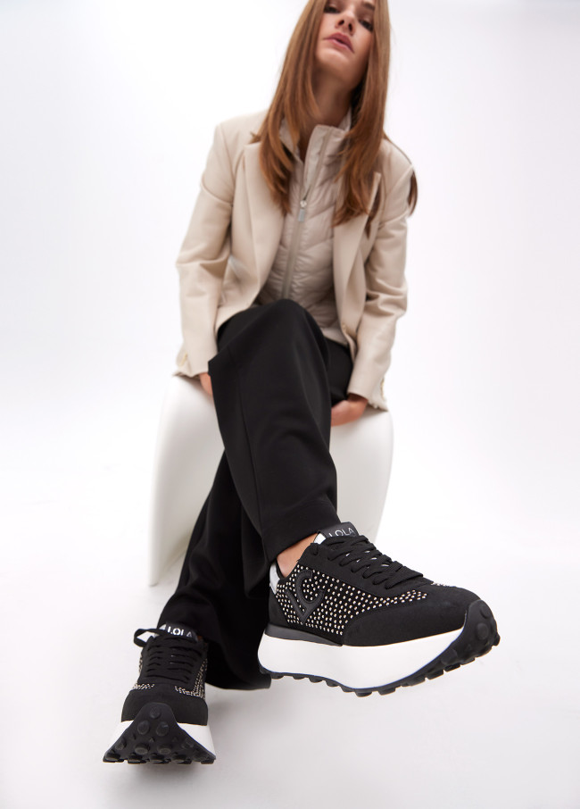 Platform trainers with metallic studs