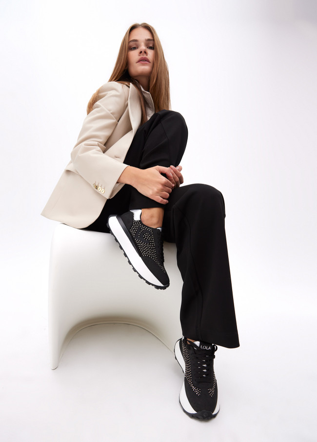 Platform trainers with metallic studs