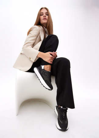 Platform trainers with metallic studs