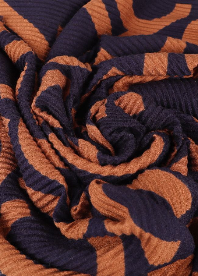 Two-tone pleated LC scarf