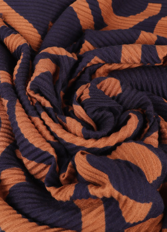 Two-tone pleated LC scarf